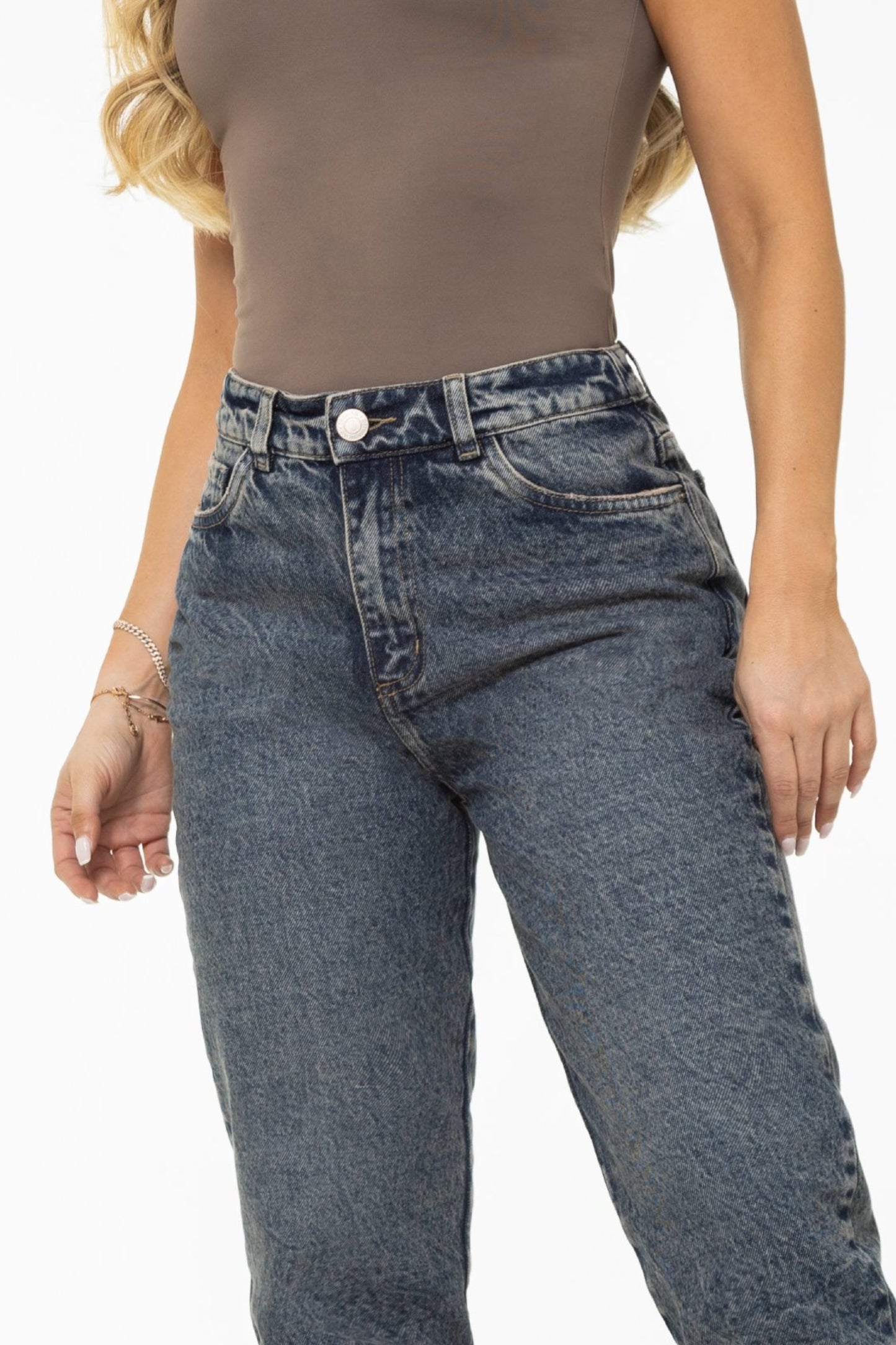 Jean Mom Fit Rígido con Dirty REF 125413