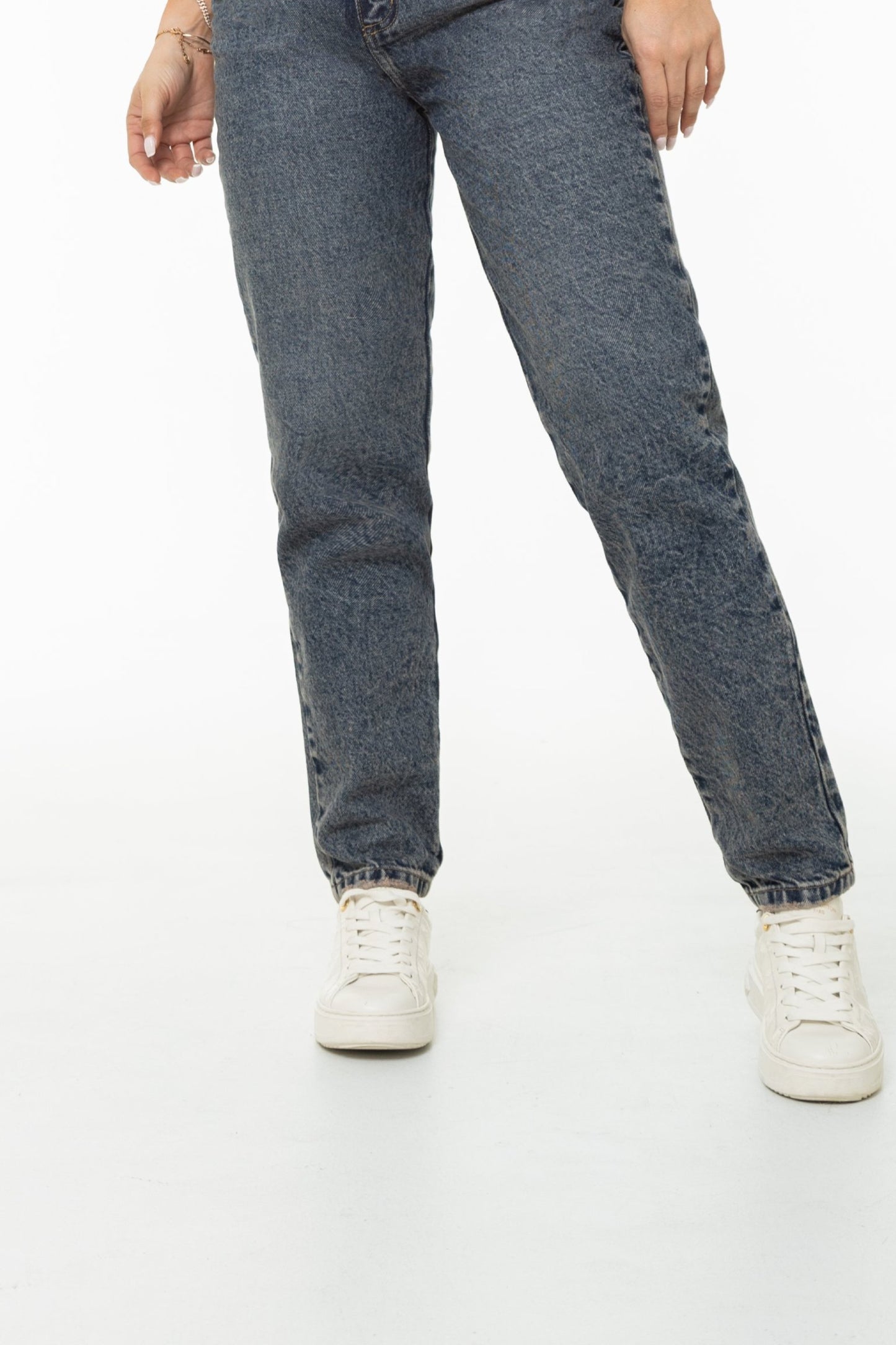 Jean Mom Fit Rígido con Dirty REF 125413