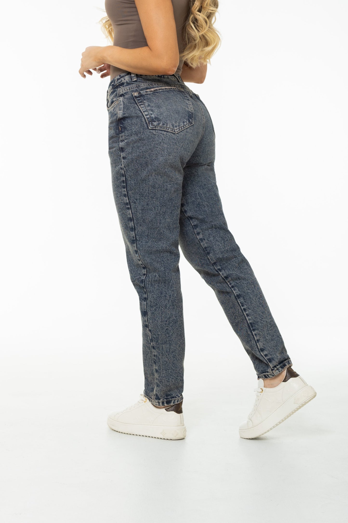 Jean Mom Fit Rígido con Dirty REF 125413