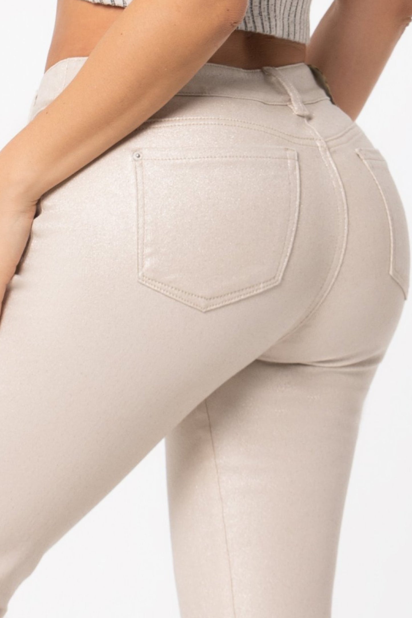 Jean Skinny Efecto Cuero Stretch Color Arena REF 14237