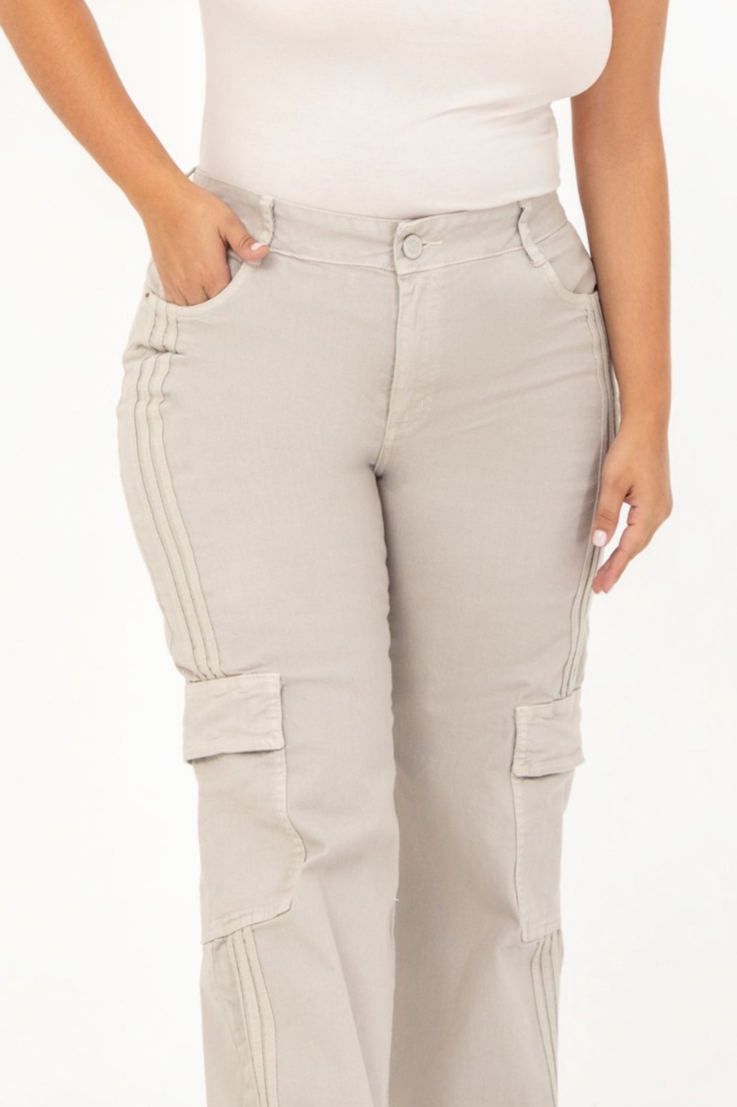 Jean Cargo Con Hiladilla Lateral Stretch Beige REF 225101 Plus