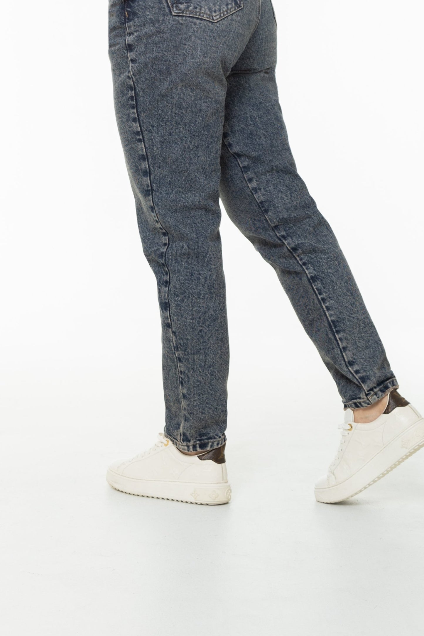Jean Mom Fit Rígido con Dirty REF 125413