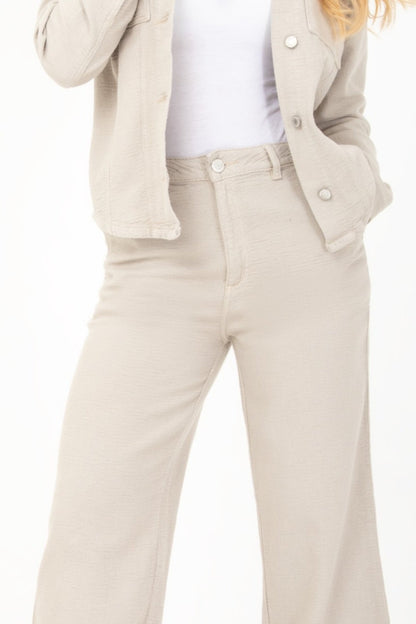 Jean Wide Leg Rígido con Textura Tipo Galleta Beige REF 125104