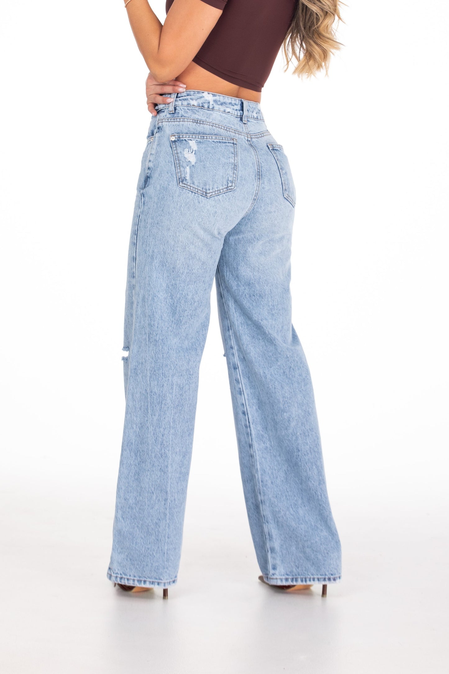 Jean Wide Leg Rigido Con Rotos Azul Claro REF 125231
